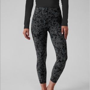 Athleta Python Black Salutation Stash Pocket ll 7/8 Tight Size ~ L